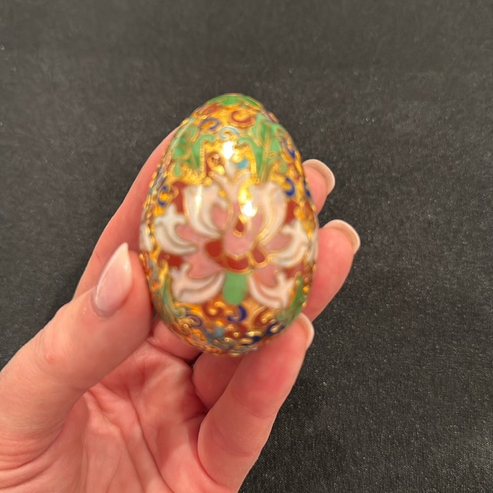 Vintage Chinese cloisonné enamel egg.